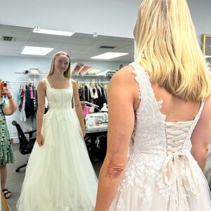 Elegant White Lace Wedding Dress